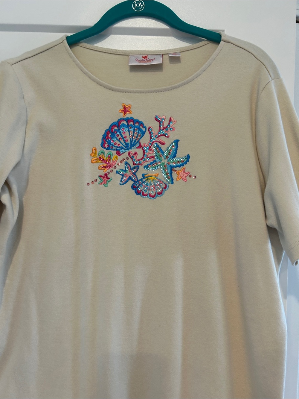 Seashell Embroidered Short-Sleeve woman’s - Cream top with embroidered and sequi - Picture 3 of 4